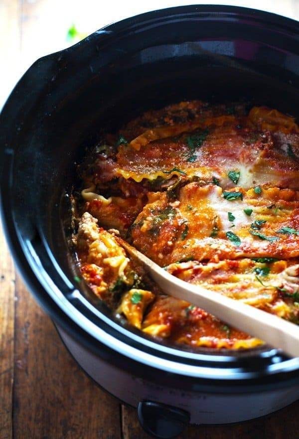 Super Easy Skinny Veggie Crockpot Lasagna - a handful of simple ingredients for a healthy family dinner. | https://global-wellness.online