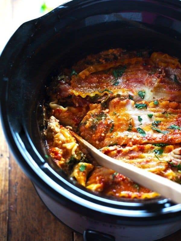Super Easy Skinny Veggie Crockpot Lasagna - a handful of simple ingredients for a healthy family dinner. | https://global-wellness.online