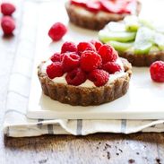 No-Bake Fruit Pizzas - nutritious raw ingredients and no refined sugar in these pretty little desserts! | pinchofyum.com