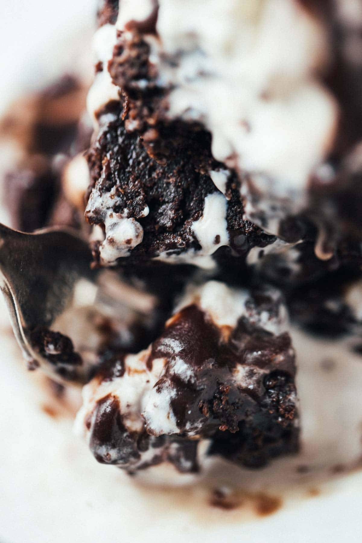 Brownies with chocolate drizzle and ice cream.