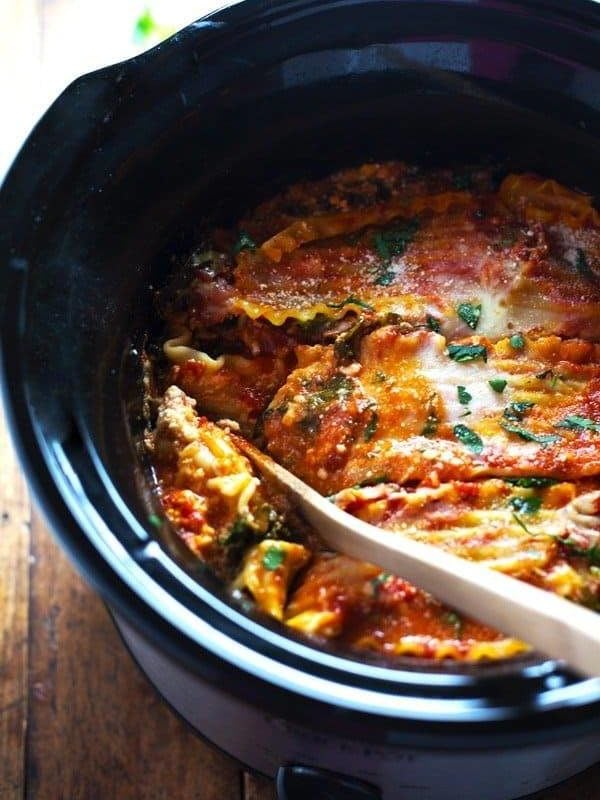 Super Easy Skinny Veggie Crockpot Lasagna - a handful of simple ingredients for a healthy family dinner. | https://global-wellness.online