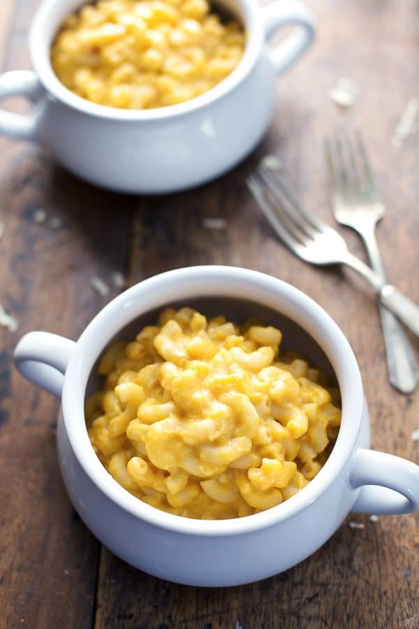 Healthy Mac and Cheese: one heaping cup of comfort food for just 350 calories. Simple, creamy, homemade goodness. So good! | pinchofyum.com Healthy Mac and Cheese: one heaping cup of comfort food for just 350 calories. Simple, creamy, homemade goodness. So good! | pinchofyum.com