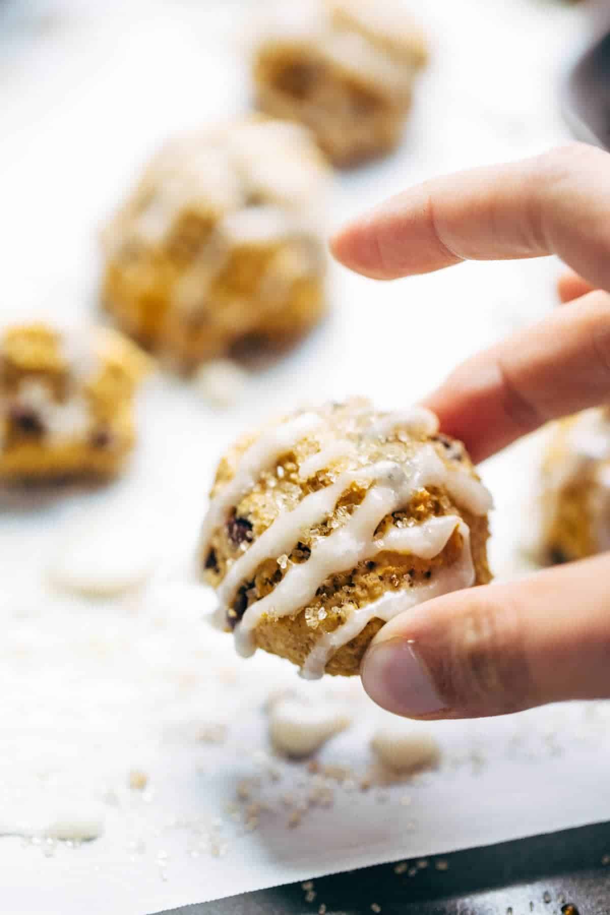 Pumpkin Bites with Maple Glaze are a MUST for pumpkin lovers! made with easy ingredients like oats, pumpkin, maple syrup, and olive oil. | pinchofyum.com